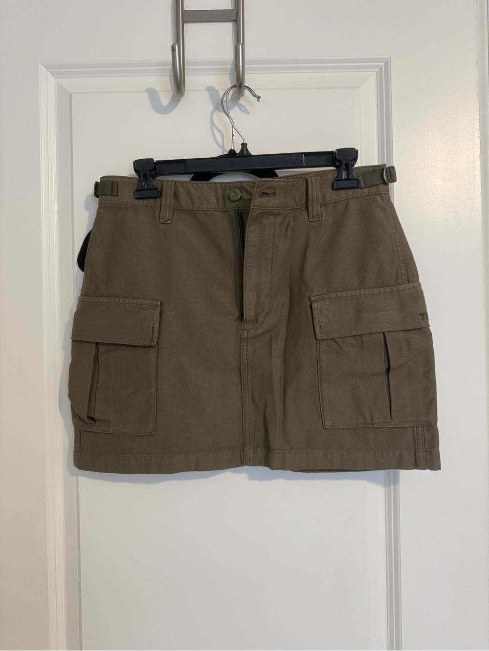 Aritzia Tna Cargo Skirt